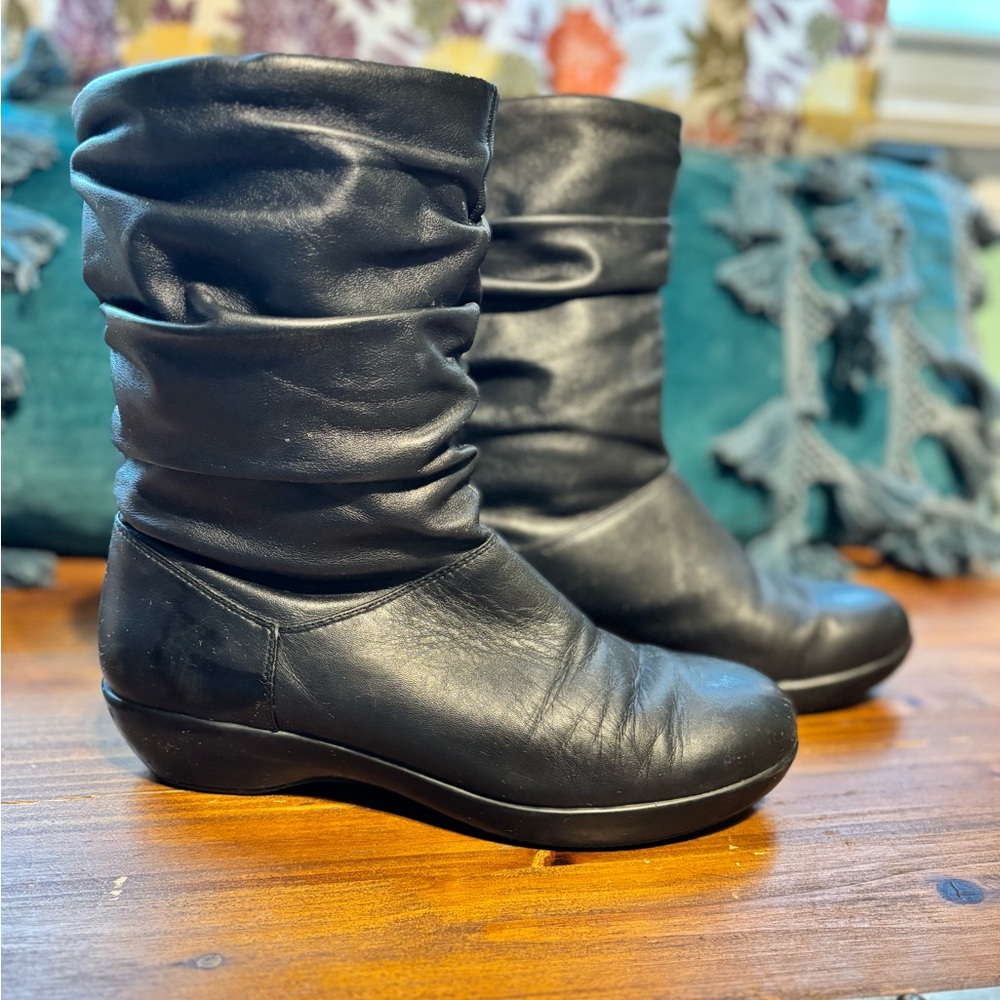 Dansko Devin Slouch Boot - Picture 4 of 8